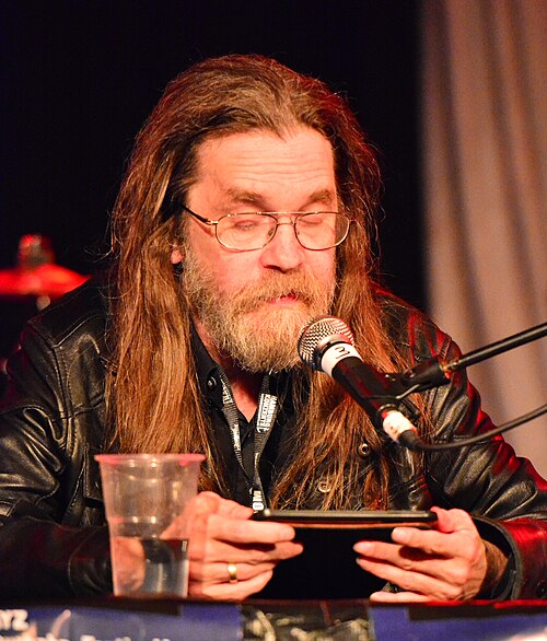 500px-Wolfgang_Hohlbein_–_Hamburg_Metal_Dayz_2014_02.jpg